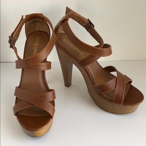 Ankle Strap Chunky Heel Platform Sandals. Size 8.